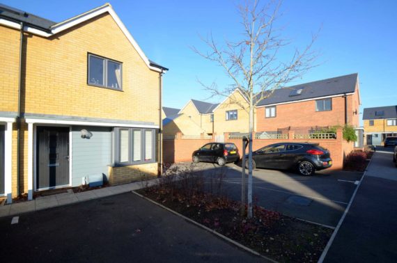 2 Bedroom End of Ter...